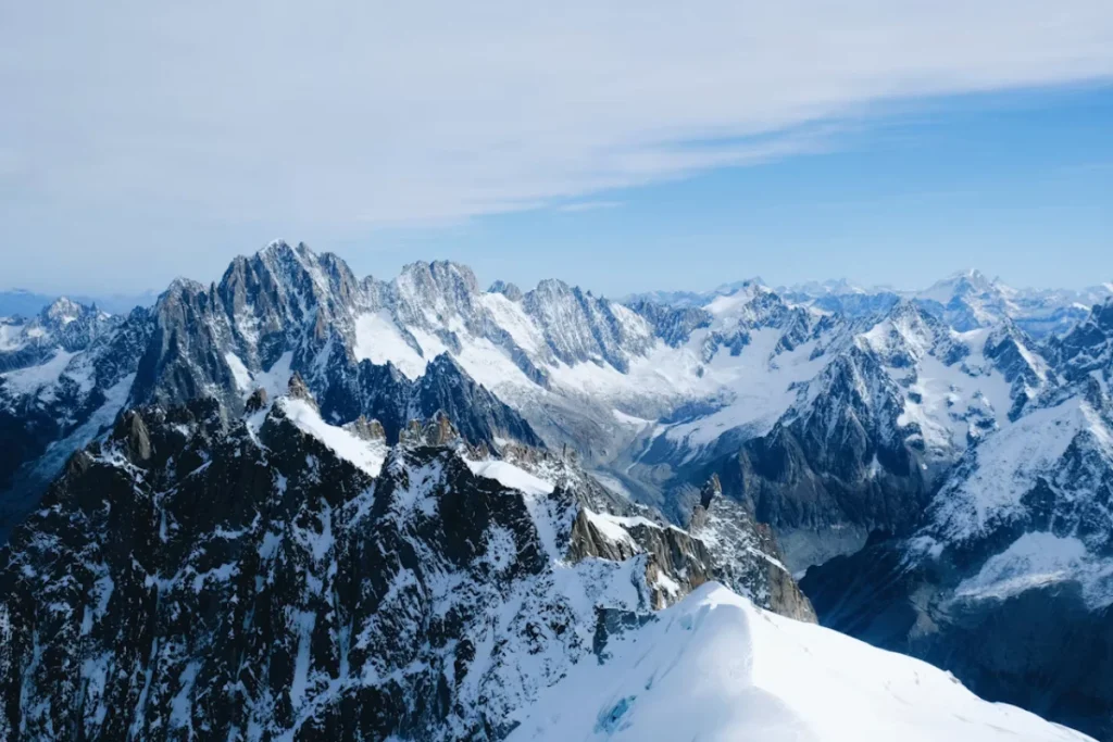 Панорама засніжених гір